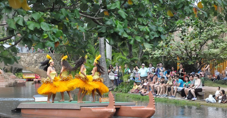 Enchanting Polynesian Canoe Pageant